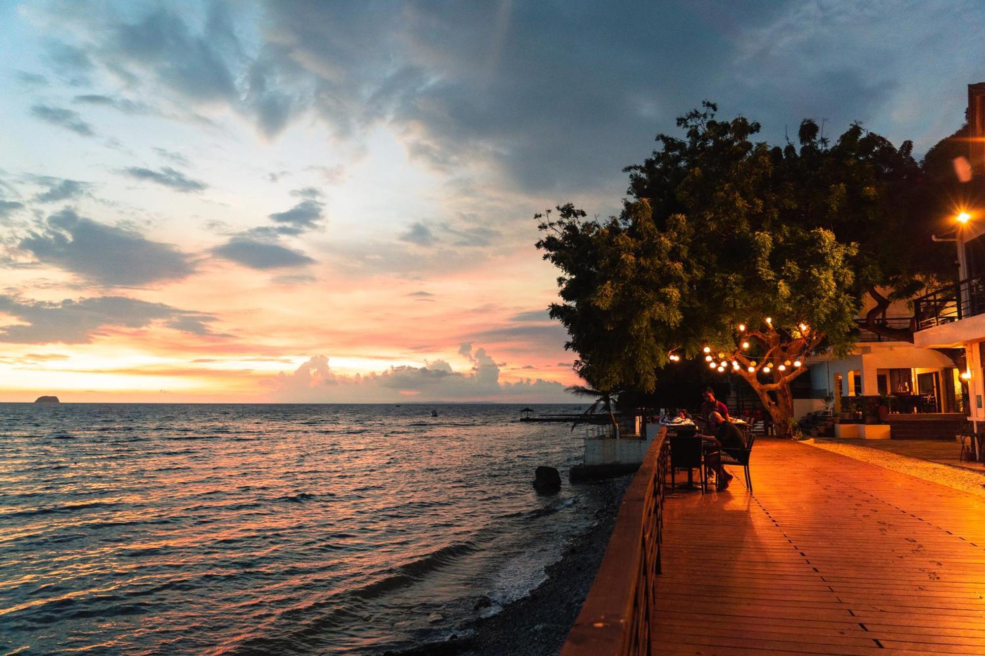 Altamare Dive And Leisure Resort Anilao Mabini  Buitenkant foto